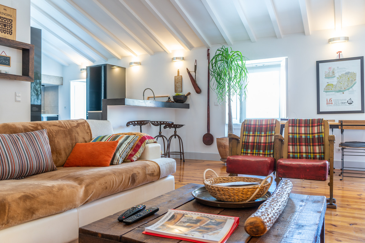 Charming_Loft_LivingRoom2
