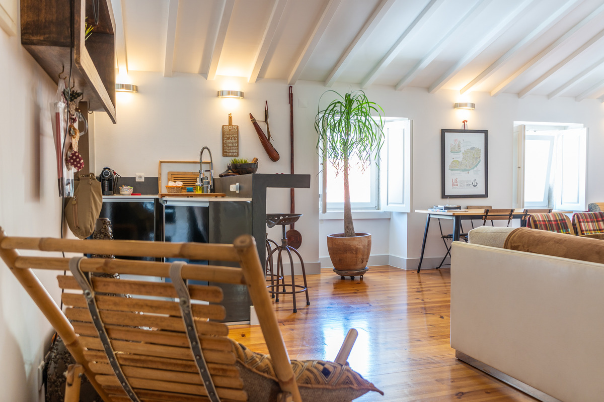 Charming_Loft_LivingRoom3